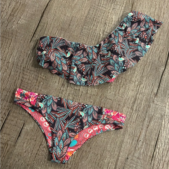 (SET) Maaji Birds of Paradise Reversible Bikini. - Picture 2 of 6